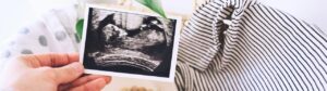 Lire la suite à propos de l’article Cadeau de naissance écoresponsable : 10 idées utiles, bio et fabriquées en France
